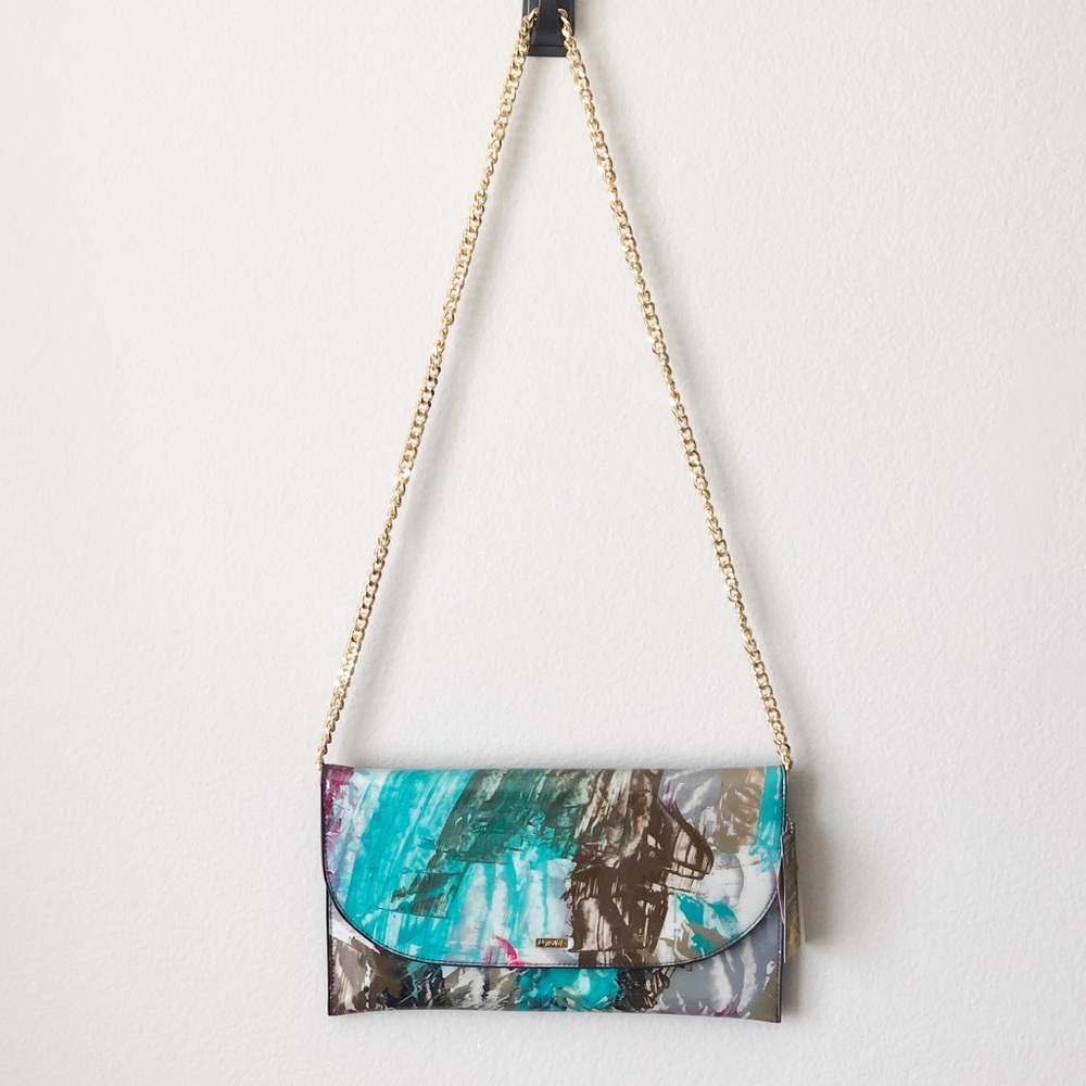 DANNA MOTOLA > hand painted clutch